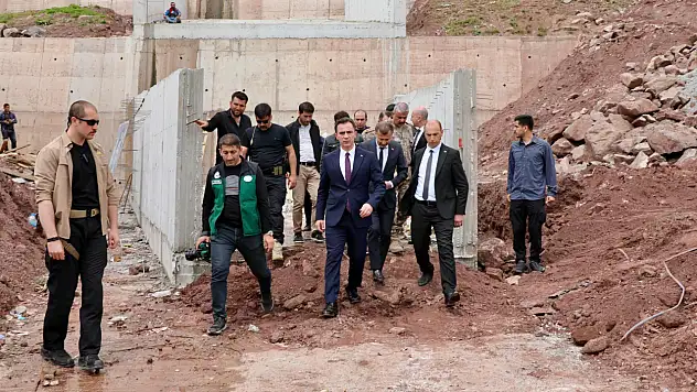 Bitlis Valisi Karakaya Ahlat'ta Saha İncelemeleriyle Projelere Destek Verdi