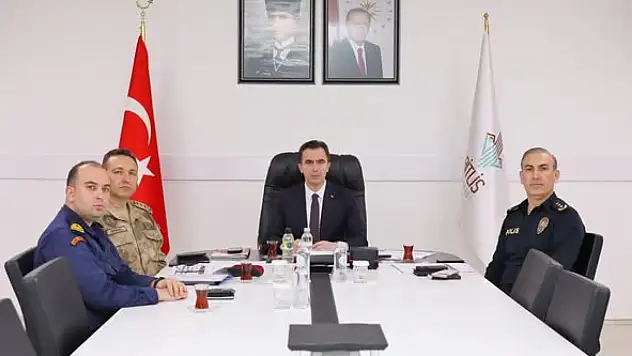 Bitlis Valisi Karakaya, Asayiş ve Güvenlik Toplantısına Katıldı