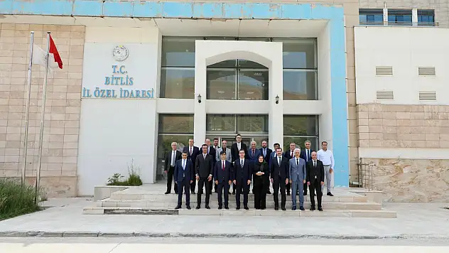 Bitlis Valisi Karakaya, Bitlis'te altyapı projelerini inceledi ve ilerleme raporu aldı