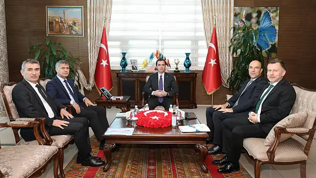 Bitlis Valisi Karakaya, Bölge Müdürlerini Başarı Belgeleriyle Ödüllendirdi