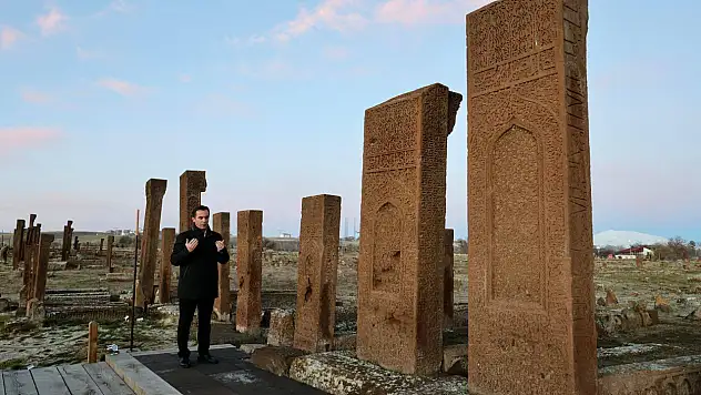 Bitlis Valisi Karakaya'dan Ahlat Selçuklu Meydan Mezarlığı'na Ziyaret