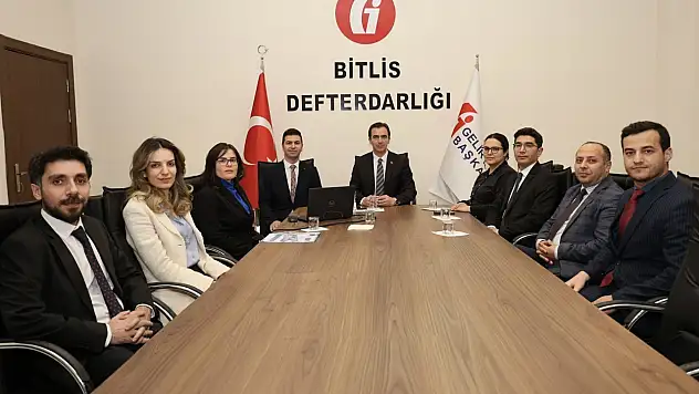 Bitlis Valisi Karakaya, Defterdarlık ve Vergi Dairesi'nde İncelemelerde Bulundu