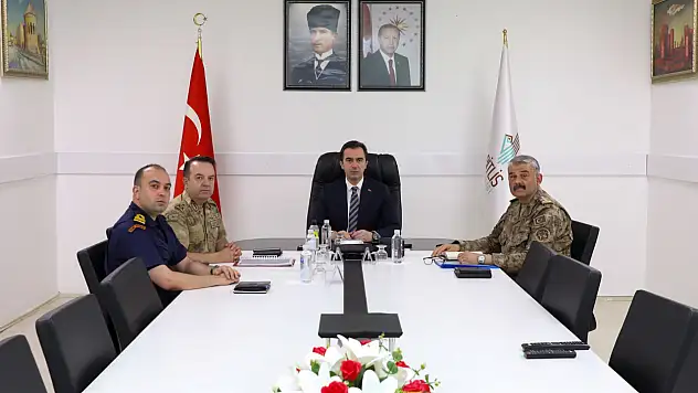 Bitlis Valisi Karakaya, güvenlik stratejileri için valilerle bir araya geldi