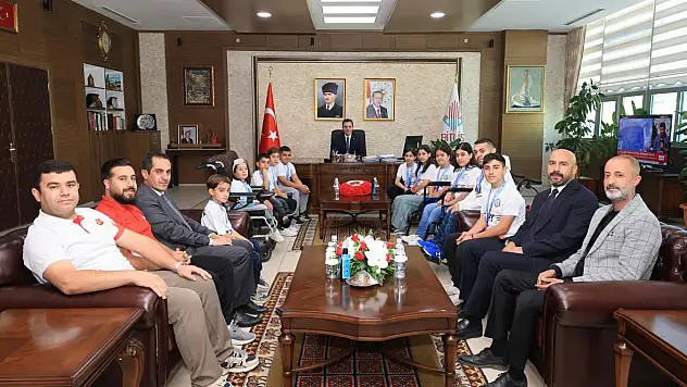 Bitlisli Özel Sporcular Türkiye Şampiyonluğunu Kutladı