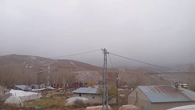 Boz Toprak karla kaplandı, Dede Maksut'u sis sardı