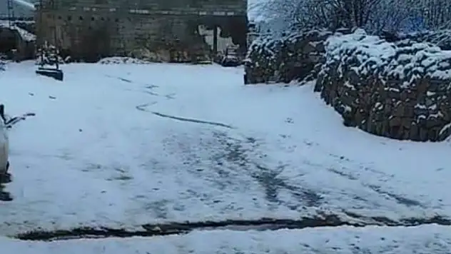 Bulanık'ta nisan karı şaşırttı