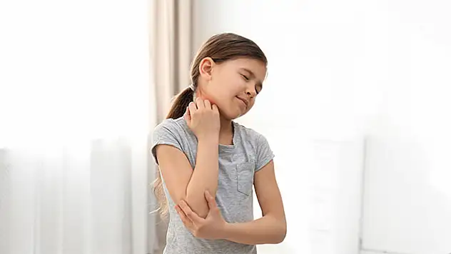 Büyüme çağında skolyoz riski: Ebeveynler nelere dikkat etmeli?