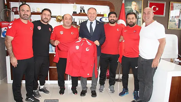 Çakmur, Ay-Yıldızlı Forma ile Gururlanıyor