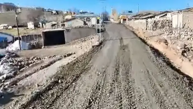 Çaldıran Belediyesi Direkli Mahallesi'nde Stabilize Yol Çalışması Yaptı