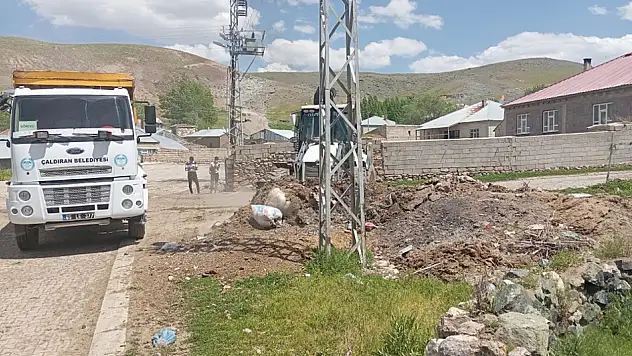 Çaldıran Belediyesi'nden Osmanlı Mahallesi'nde büyük temizlik seferberliği!