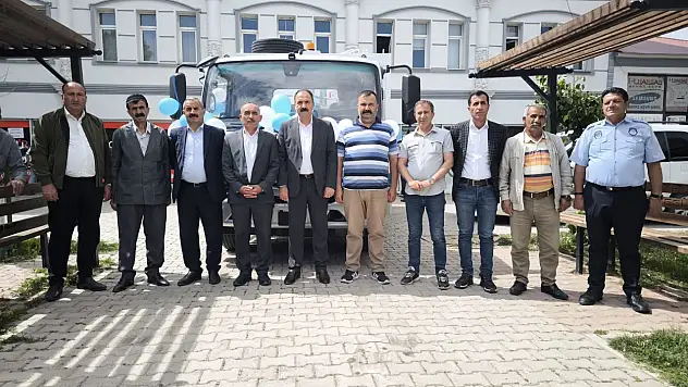 Çaldıran Belediyesi yeni çöp kamyonu ile temizlik hizmetlerini güçlendiriyor