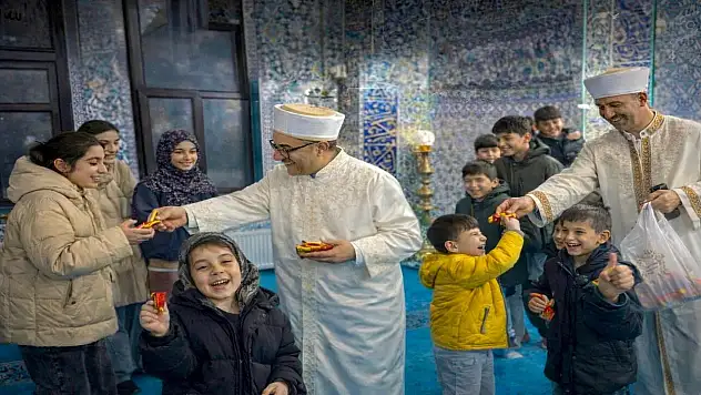 Caminin minik misafirlerine Ramazan sürprizi