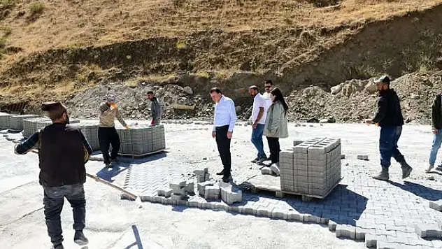 Çatak Belediyesi Eş Başkanları Küçük Sanayi Sitesi Çalışmalarını İnceledi