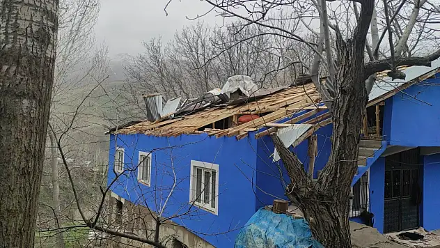 Çatak'ta fırtına hasara neden oldu