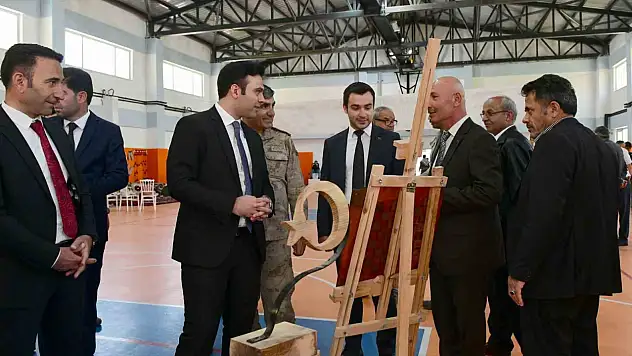 Çatak'ta Hayat Boyu Öğrenme Haftası kapsamında yılsonu sergisi gerçekleştirildi!