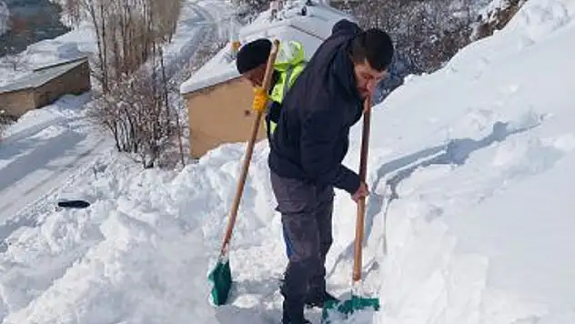 Çatak TOKİ Yolu'nda Çığ Riskine Karşı Alternatif Patika Yol Açıldı