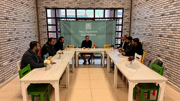 Çay Bahane Sohbetleri'nde Kronik Bel Ağrısında Yeni Ufuklar Ele Alındı