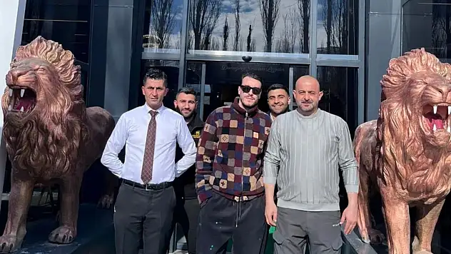 Cem Adrian'dan doğu çıkarması! Doğubayazıt ziyareti ilgi gördü
