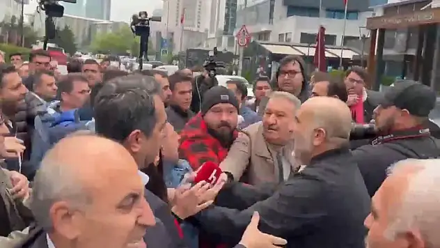 CHP Genel Merkezi önünde İbrahim Varol'a saldırı