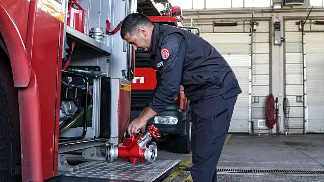 Çocukken hayranlıkla izlediği meslekte 11 yıldır alevlerin üzerine yürüyor