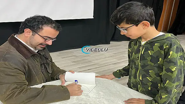 Çocukların kalbine dokunan yazar Ağrı'da kitapseverlerle buluştu