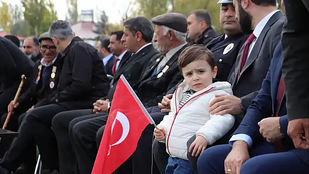Cumhuriyet Bayramı Diyadin'de öğrencilerle coşkuyla kutlandı