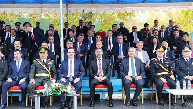 Cumhuriyet'in 102. Yılı Bitlis'te Resmî Törenlerle Kutlandı