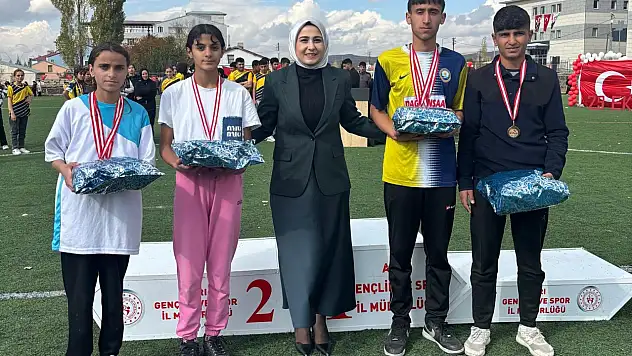 Cumhuriyetimizin 102. yılı Taşlıçay'da coşkuyla kutlandı