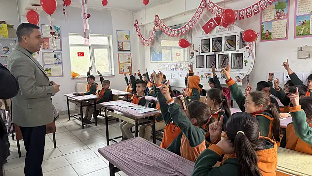 Dedeli Belediye Başkanı Durak'tan öğrencilere 23 Nisan sürprizi