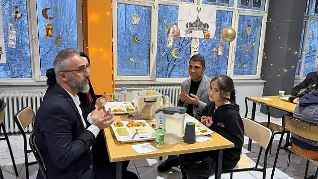 Dedeli'de Ramazan sofraları öğrenciler ve yöneticileri buluşturdu