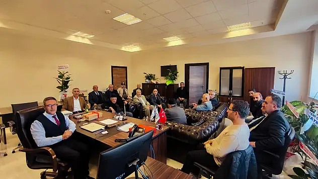 Dekan Prof. Dr. Tahirhan Aydın'a Ailesinden Tebrik Ziyareti