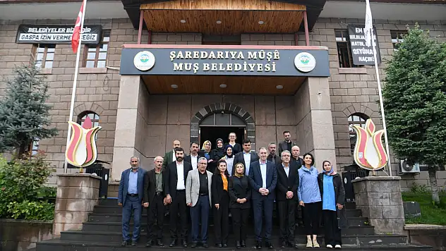 DEM Parti Eş Genel Başkanı Tuncer Bakırhan Muş Belediyesi'ni Ziyaret Etti