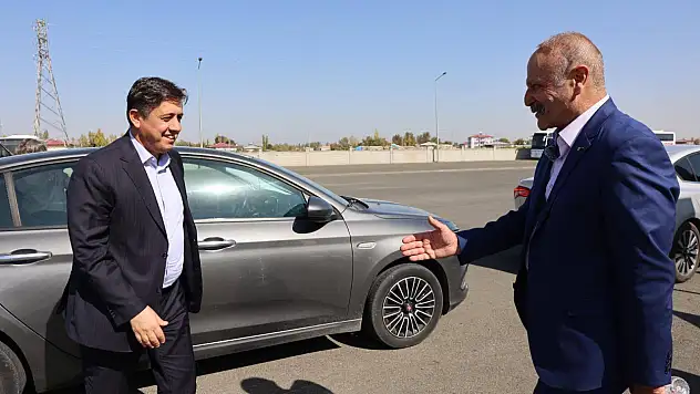 DEM Parti Heyetinden Iğdır Belediyesine Ziyaret