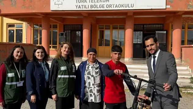Digor'da Başarılı Öğrencilere Yeşilay'dan Bisiklet Ödülü