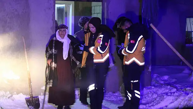 Diyadin'de 70 yaşındaki kadına sağlık ekiplerinden zamanında müdahale
