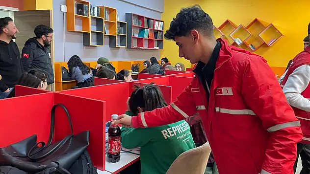 Diyadin'de ders çalışan gençlere iftar sürprizi