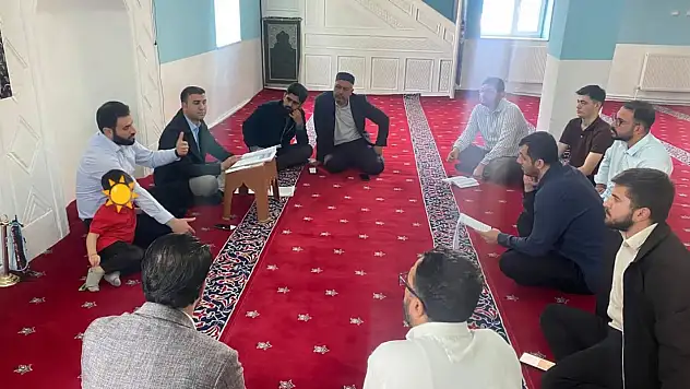 Diyadin'de din görevlileri okudukları kitapları müzakere etti