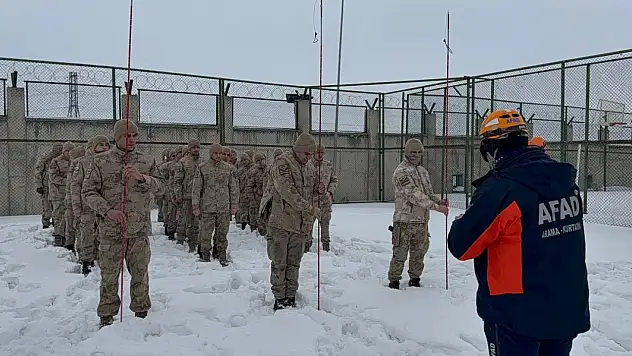 Diyadin'de jandarma personeline çığ farkındalık eğitimi verildi