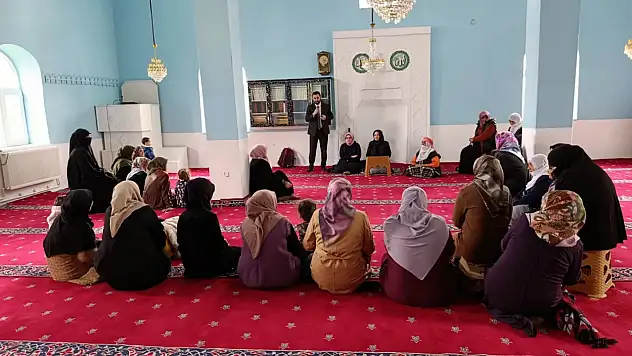 Diyadin'de kadınlara yönelik manevi sohbet programı düzenlendi