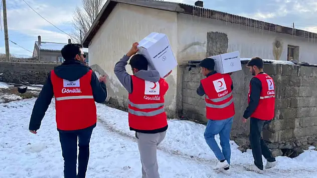 Diyadin'de Kızılay'ın yardımları devam ediyor
