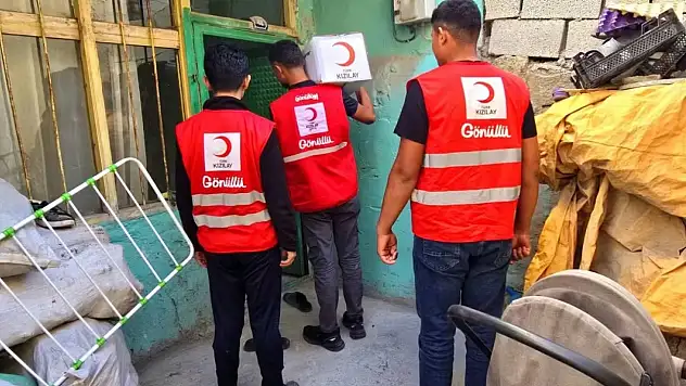 Diyadin'de Kızılay yardımları ihtiyaç sahiplerine ulaştırılıyor