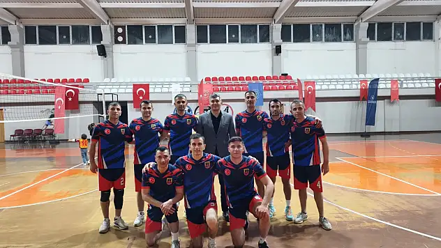 Diyadin'de kurumlar arası voleybol turnuvası tamamlandı