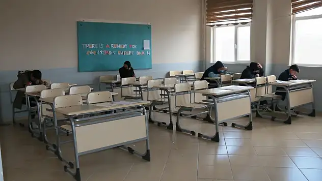 Diyadin'de öğrenciler kutsal topraklara gitme umuduyla yarıştı