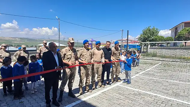 Diyadin'de öğrencilere yeni spor alanları kazandırıldı