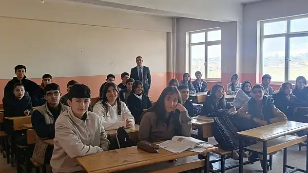 Diyadin'de 'Öncü Şahsiyetler' programında Malcolm X anlatıldı