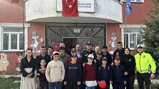 Diyadin'de polislerden özel öğrencilere anlamlı ziyaret