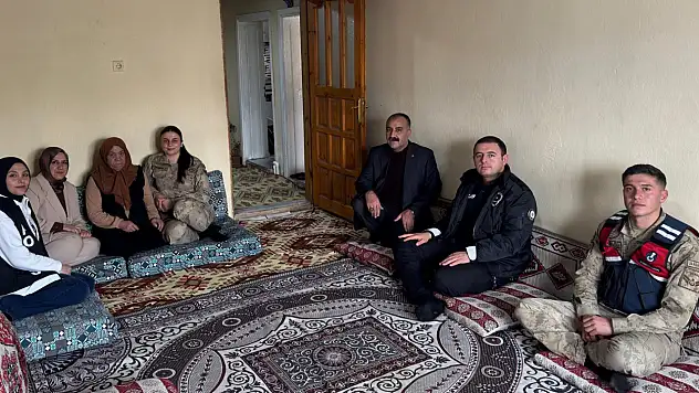 Diyadin'de şehit ailesine bayramda vefa ziyareti