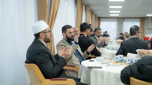 Diyadin'de şehit yakınları ve gaziler için 'Büyük Aile Sofrası' kuruldu