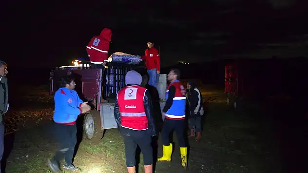 Diyadin'de selden etkilenen vatandaşlara devlet desteği sürüyor
