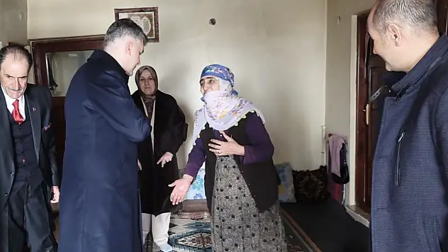 Diyadin'de yalnız yaşayan kadının kapısını bayramda devlet çaldı
